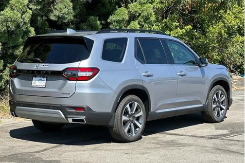 2025 Honda Pilot Touring 8-Passenger
