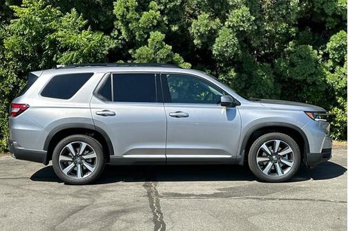 2025 Honda Pilot Touring 8-Passenger