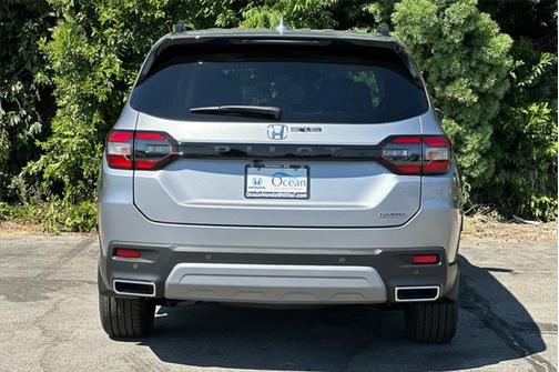 2025 Honda Pilot Touring 8-Passenger