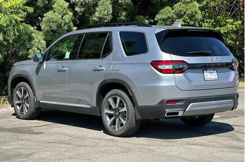 2025 Honda Pilot Touring 8-Passenger