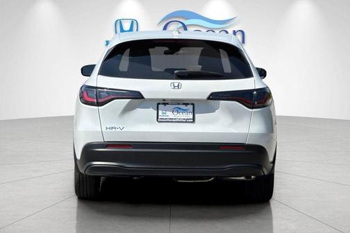 Platinum White Pearl 2027 Honda HR-V LX