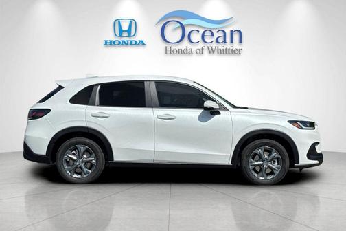 Platinum White Pearl 2027 Honda HR-V LX