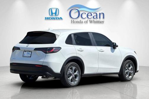 Platinum White Pearl 2027 Honda HR-V LX