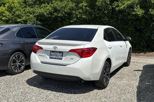 Blizzard Pearl 2019 Toyota Corolla SE