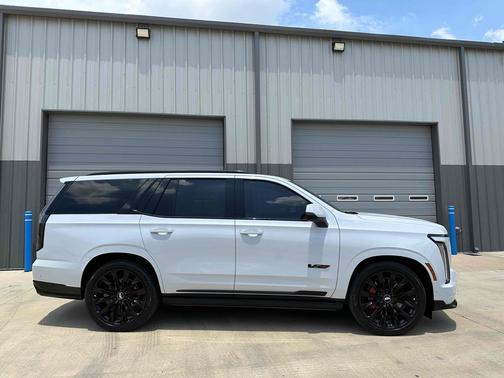 Vibrant White Tricoat 2026 Cadillac Escalade V-Series