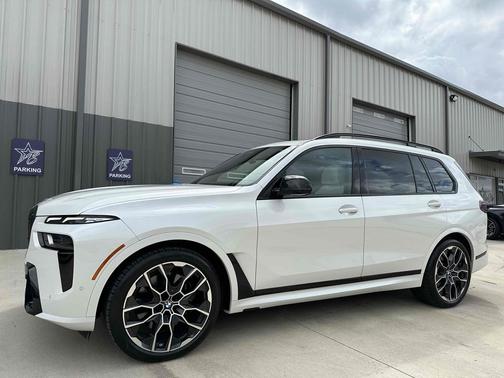 2024 BMW X7 M60i