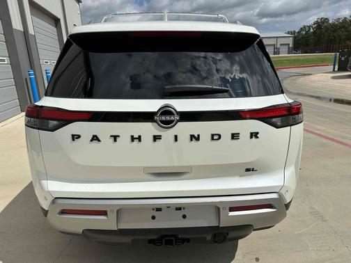 2022 Nissan Pathfinder SL 2WD