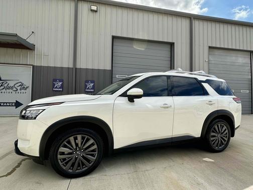 2022 Nissan Pathfinder SL 2WD