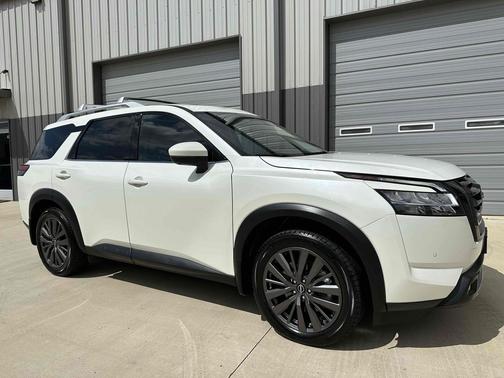 2022 Nissan Pathfinder SL 2WD