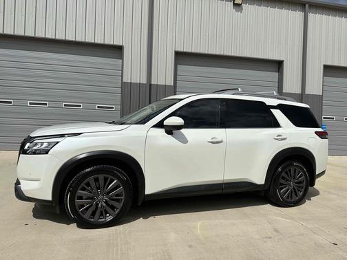 2022 Nissan Pathfinder SL 2WD