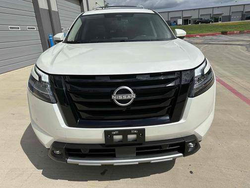 2022 Nissan Pathfinder SL 2WD