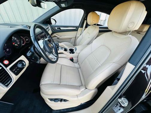 2023 Porsche Cayenne Platinum Edition