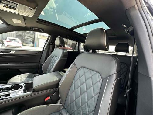 2024 Volkswagen Atlas Cross Sport 2.0T SEL Premium