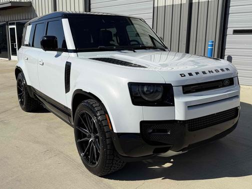 2023 Land Rover Defender 110 V8