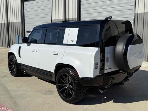 2023 Land Rover Defender 110 V8