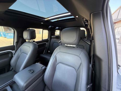 2023 Land Rover Defender 110 V8