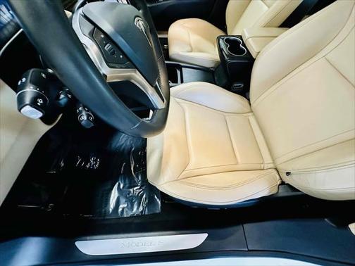 2016 Tesla Model S 90D