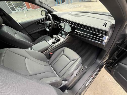 2025 Audi Q8 55 Premium Plus