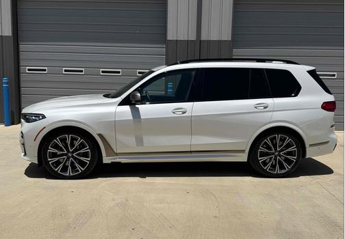 Mineral White Metallic 2020 BMW X7 M50i