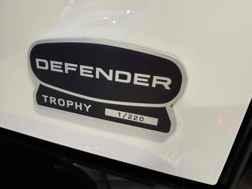 2023 Land Rover Defender X-Dynamic SE