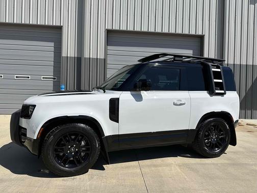 Fuji White 2023 Land Rover Defender 90 X-Dynamic SE