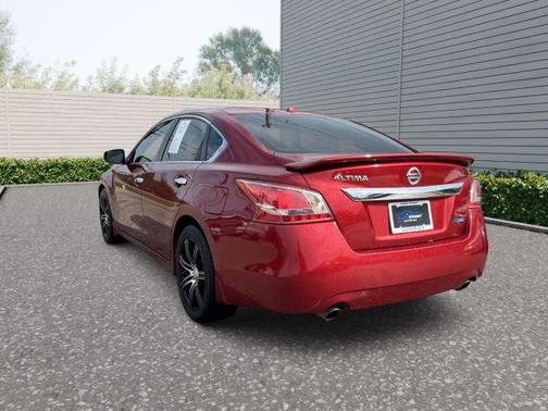 Cayenne Red Metallic 2013 Nissan Altima 2.5 SL