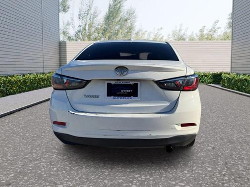 2019 Toyota Yaris Sedan LE