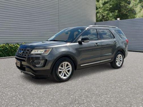 Gray 2017 Ford Explorer XLT