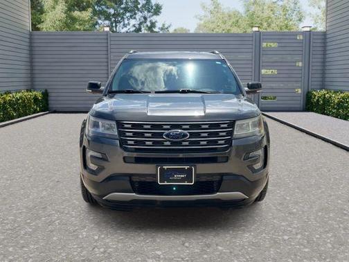 Gray 2017 Ford Explorer XLT