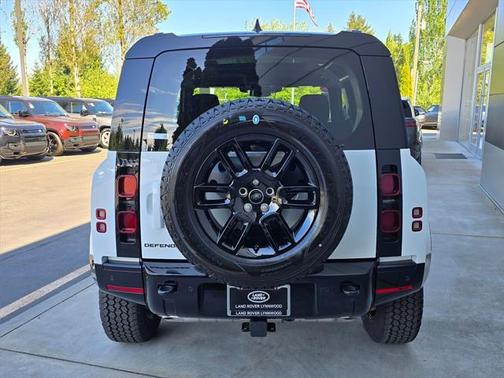 2025 Land Rover Defender 90 P400 X-Dynamic SE