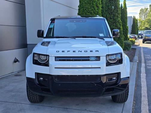2025 Land Rover Defender 90 P400 X-Dynamic SE