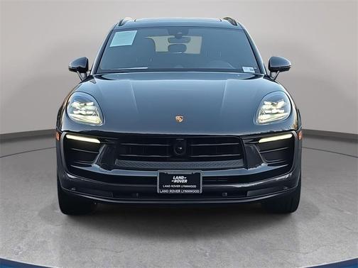 2023 Porsche Macan Base