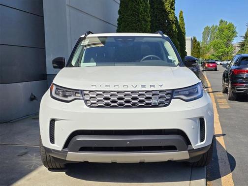2024 Land Rover Discovery P300 S
