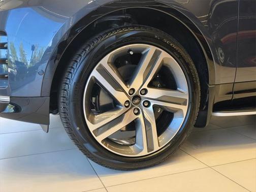 2025 Land Rover Discovery P360 Metropolitan Edition