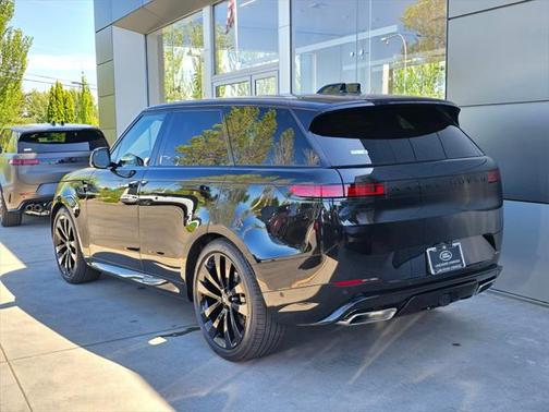 2025 Land Rover Range Rover Sport SE