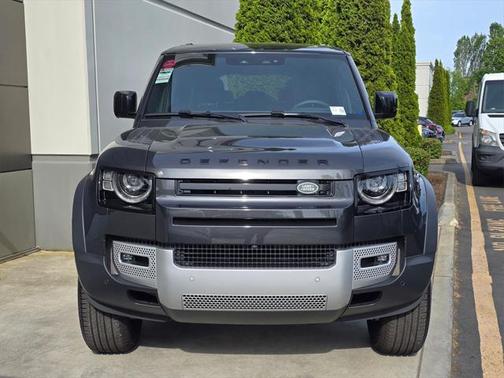 2025 Land Rover Defender 130 P400 S