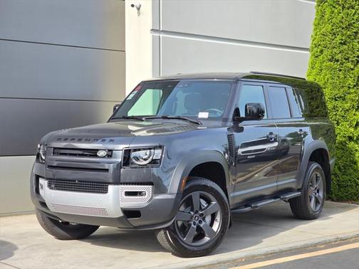 2025 Land Rover Defender 130 P400 S