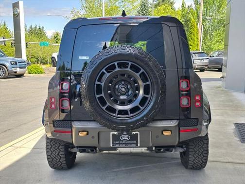 2025 Land Rover Defender 110 V8