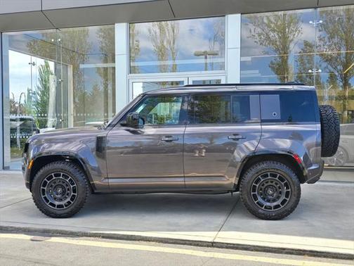 2025 Land Rover Defender 110 V8