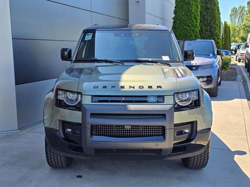2025 Land Rover Defender 90 P400 X-Dynamic SE