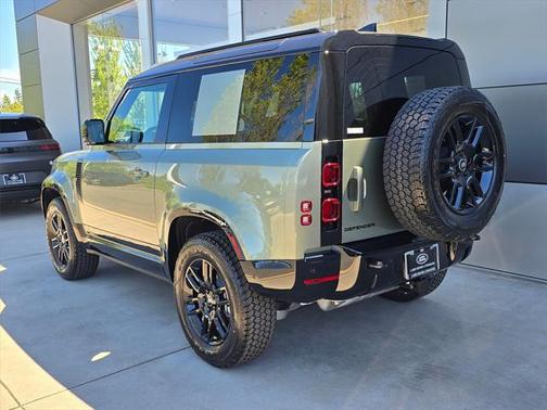 2025 Land Rover Defender 90 P400 X-Dynamic SE