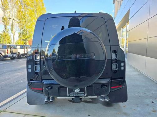2025 Land Rover Defender 110 V8