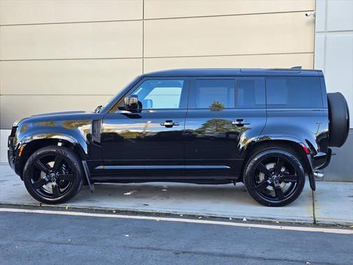 2025 Land Rover Defender 110 V8