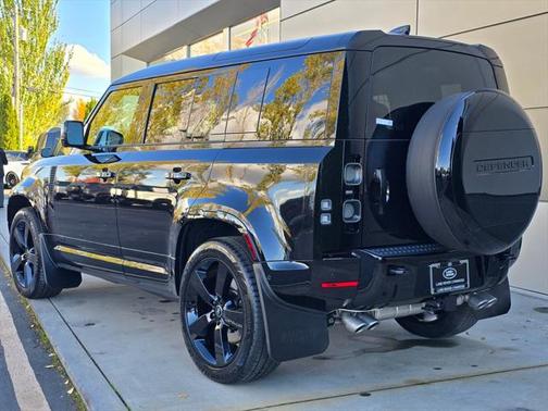 2025 Land Rover Defender 110 V8