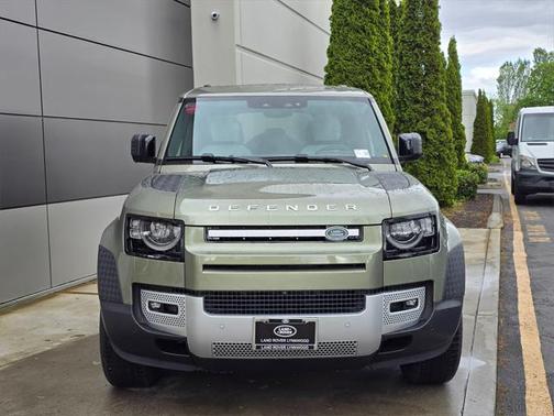 2025 Land Rover Defender 110 P400 S