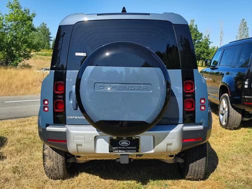2025 Land Rover Defender 110 P300