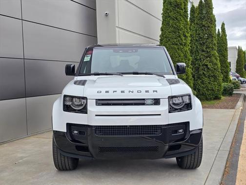 2025 Land Rover Defender 110 P400 X-Dynamic SE
