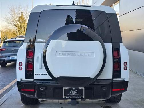2024 Land Rover Defender 130 P400 X-Dynamic SE