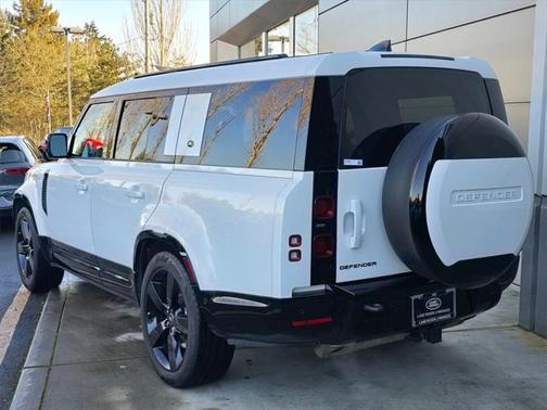 2024 Land Rover Defender 130 P400 X-Dynamic SE