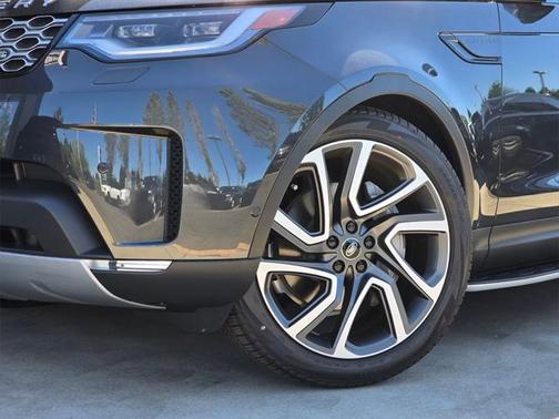 2025 Land Rover Discovery P300 S